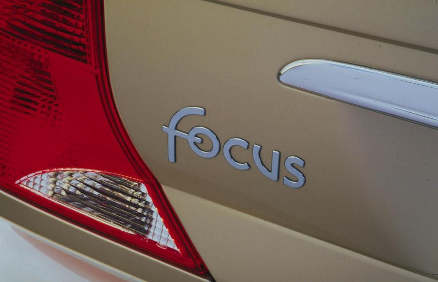  Ford Focus Saloon 1999 года  (фото 11 из 53)